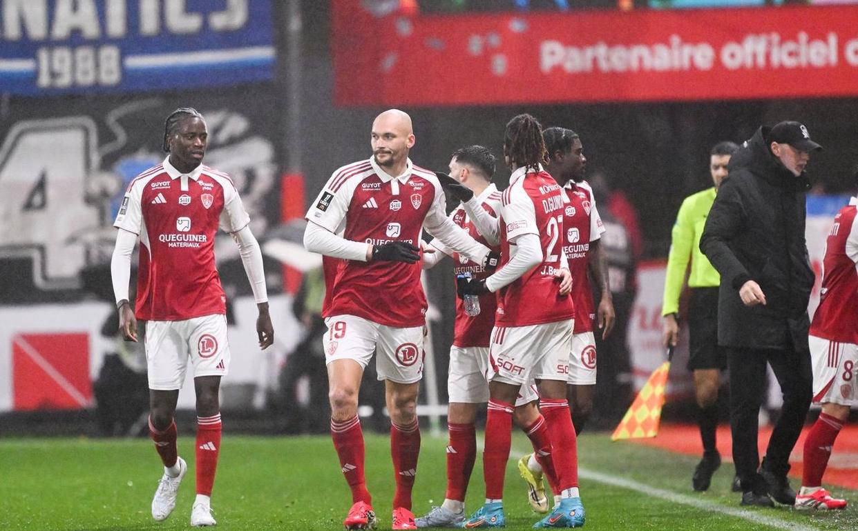 法甲最新积分榜揭晓：马赛爆冷0-2不敌布雷斯特，排名生变